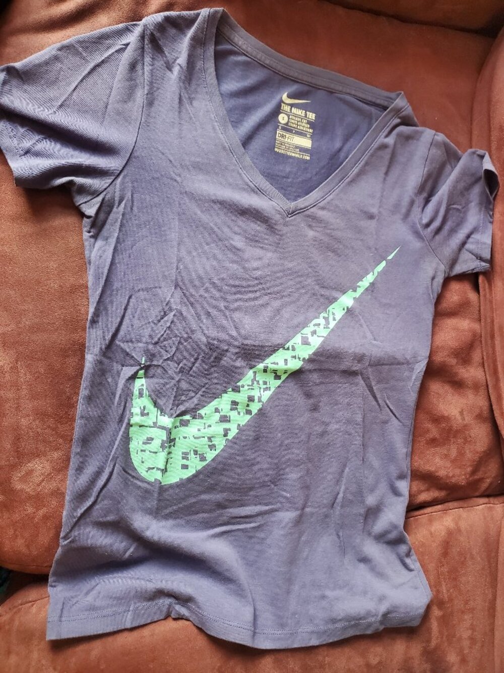 Nike DriFit Athletic Cut Purple T-Shirt with Teal Swoosh, EUC, Women's Small